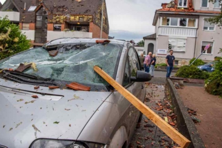 По западу Германии прошелся торнадо: десятки пострадавших (ФОТО, ВИДЕО)
