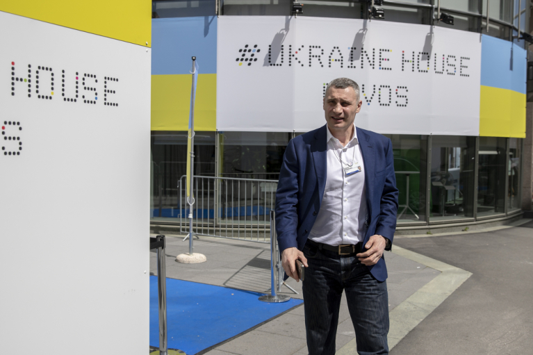 Кличко в Давосі поспілкувався з представниками іноземних медіа: Закликав бути з Україною і вірити в Україну