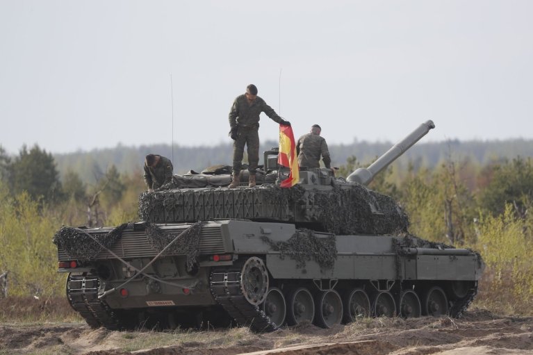 "Леопарды" и ракеты для Patriot: Испания передаст военной помощи Украине более чем на миллиард евро