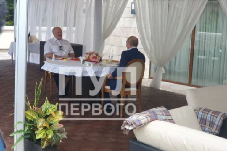 Лукашенко прилетів до Росії говорити з Путіним про "ядерку" у Білорусі (ФОТО)