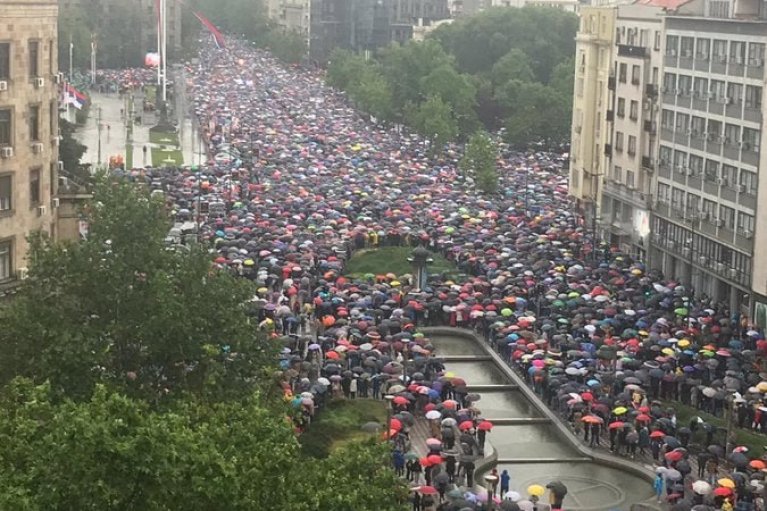 В Сербии состоялся четвертый крупный антиправительственный протест