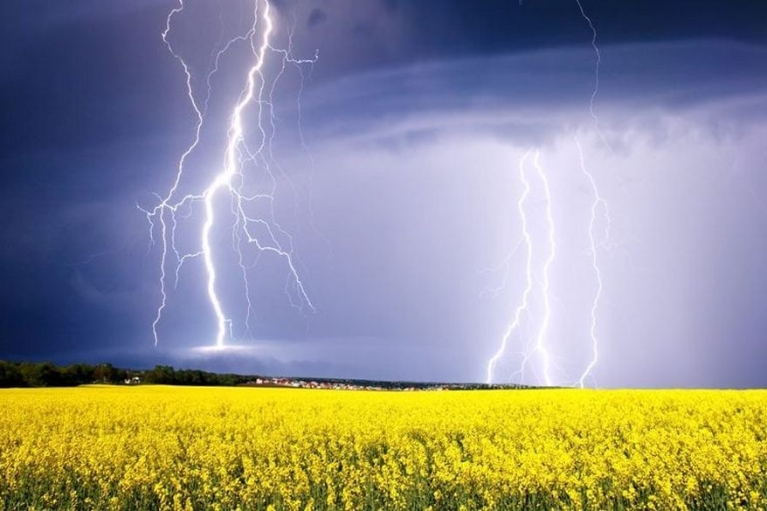 Погода в Україні 27 травня: у більшості областей пройдуть дощі із грозами (КАРТА)