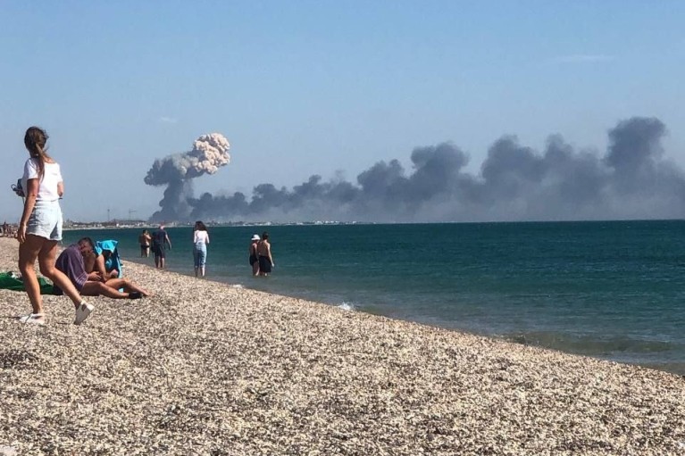 На авіабазі у Криму чути вибухи (ФОТО, ВІДЕО)