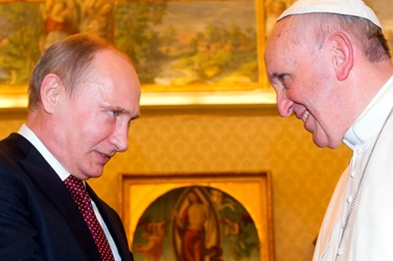 В России заявили, что Папа Римский поздравил Путина с победой на выборах: Ватикан опроверргает
