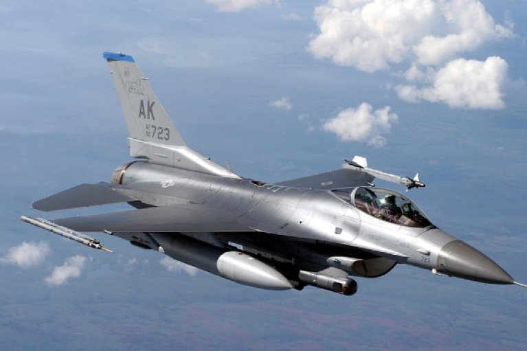 У Пентагоні обдумують надати Україні винищувачі F-16, – Politico