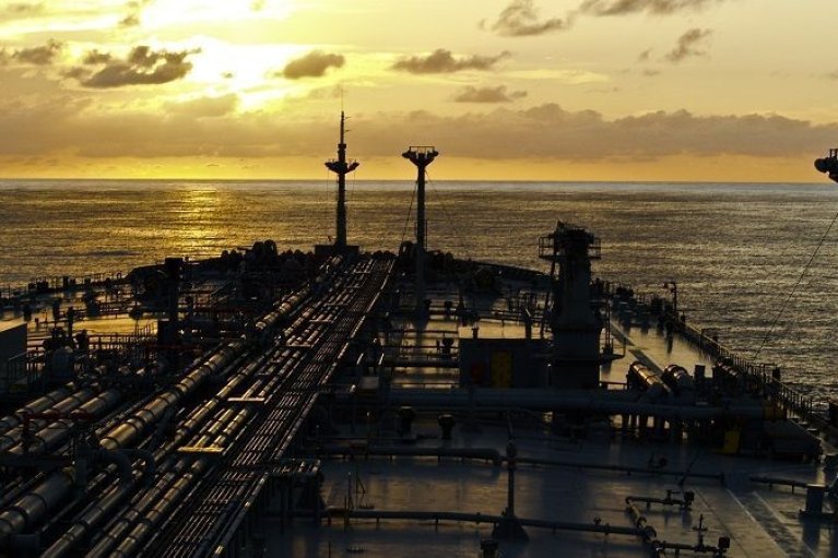ВМС Греції витіснили російські танкери в порт Марокко для переливання нафти