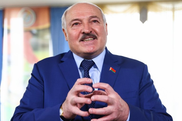 А я зараз вам покажу: Лукашенко заявив, що Захід готує вторгнення до Білорусі