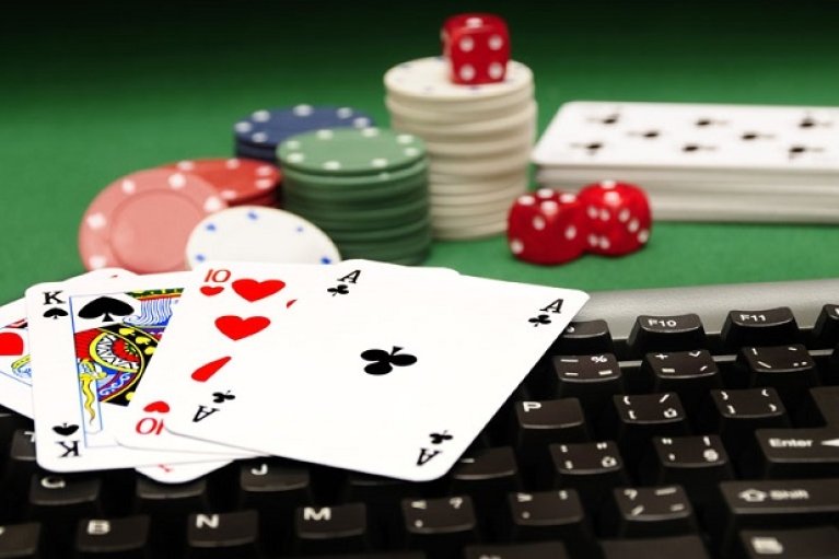 Как играть в покер онлайн и практиковать свои навыки?