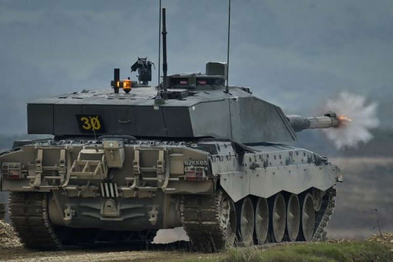 Британці сказали, коли відправлять Україні танки Challenger 2
