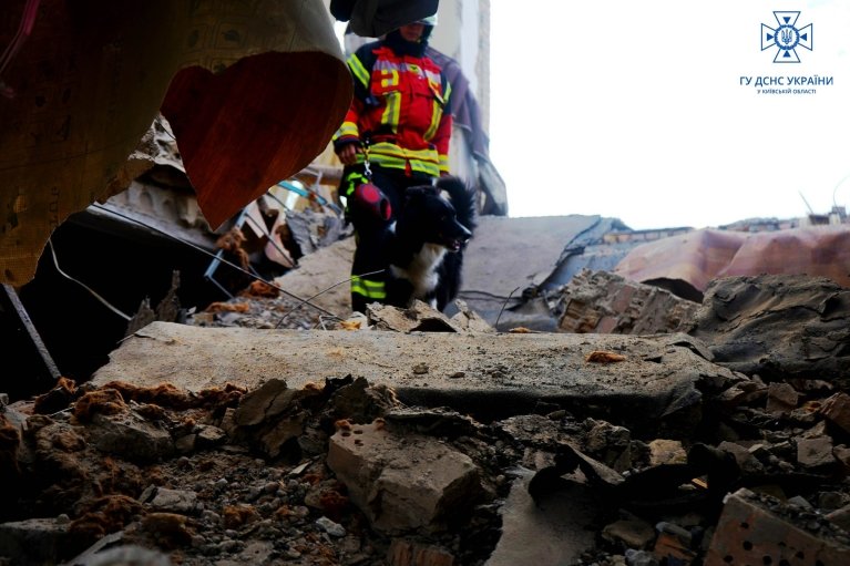 У Ржищеві завершили розбирати завали після повітряної атаки РФ: загинули 9 людей