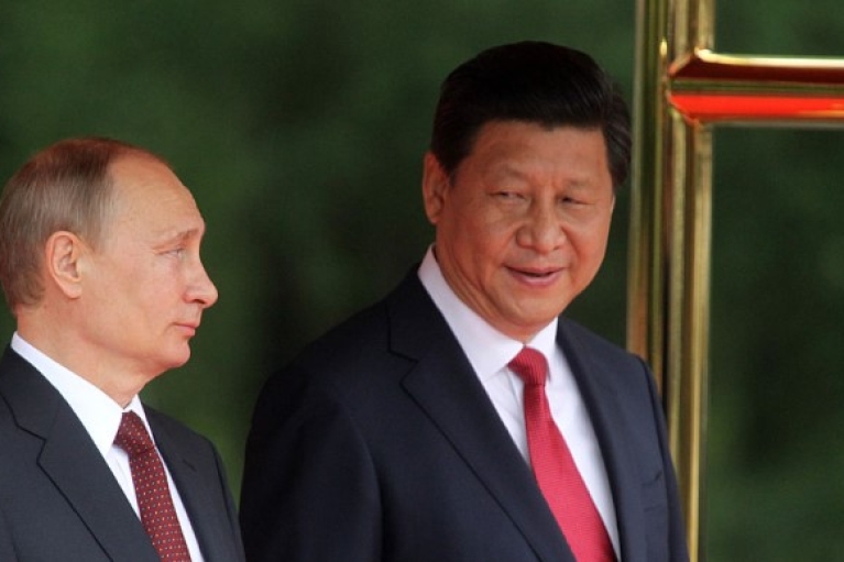 Сі Цзіньпін відмовився їхати до Росії на запрошення Путіна: У Кремлі заперечують