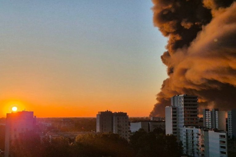 В Варшаве вспыхнул масштабный пожар в одном из торговых центров