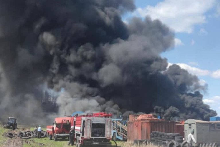 В Киевской области масштабный пожар в поле (ВИДЕО)