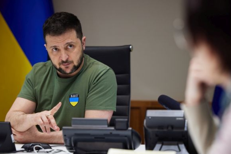 Зеленський впевнений, що Україні не треба визволяти всі території військовим шляхом