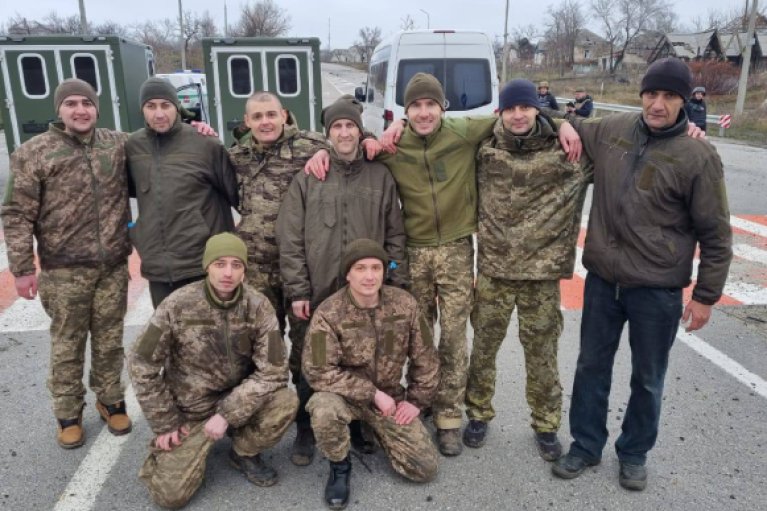 Новий обмін: Україна повернула додому 12 захисників Маріуполя, ЧАЕС, Зміїного та цивільних (ФОТО, ВІДЕО)