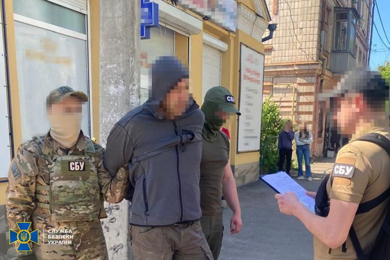 Шукав шпиталі ЗСУ та стежив за рухом військової техніки: на Рівненщині затримали ворожого агента