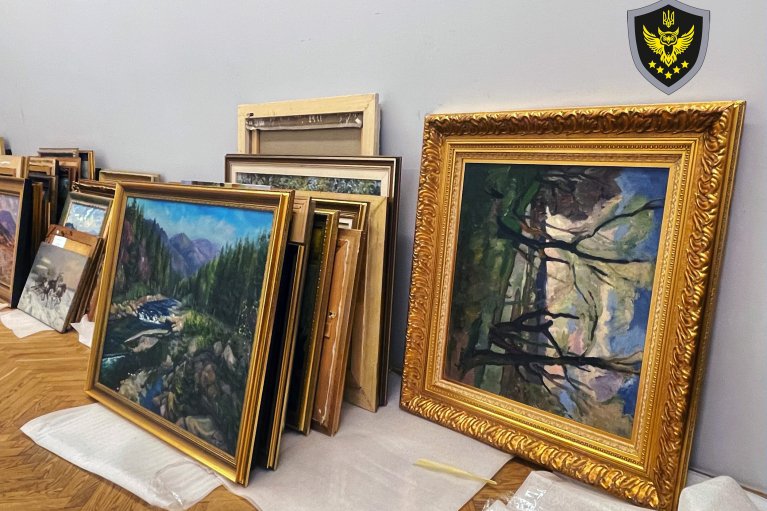 Эксперты "не оценили" картины Медведчука: АРМА выставит полотна на аукцион