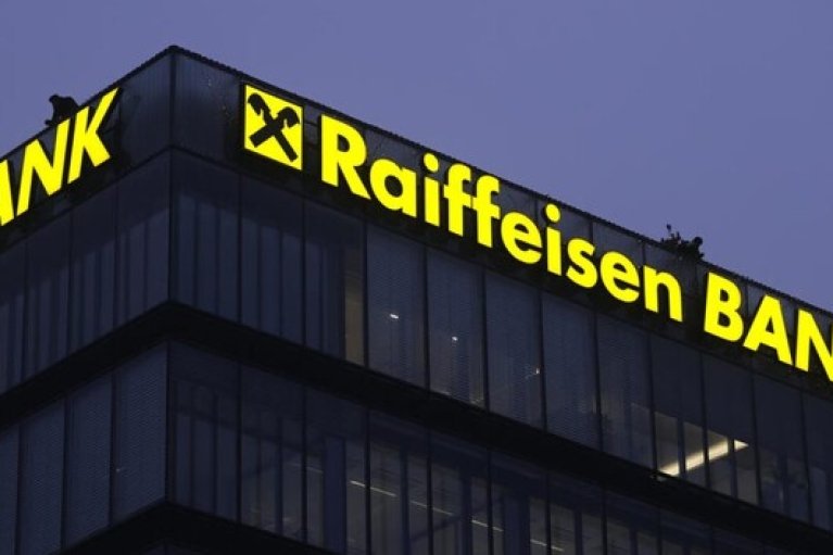 Продовжують працювати в РФ: Штати можуть обмежити доступ Raiffeisen до американської фінсистеми