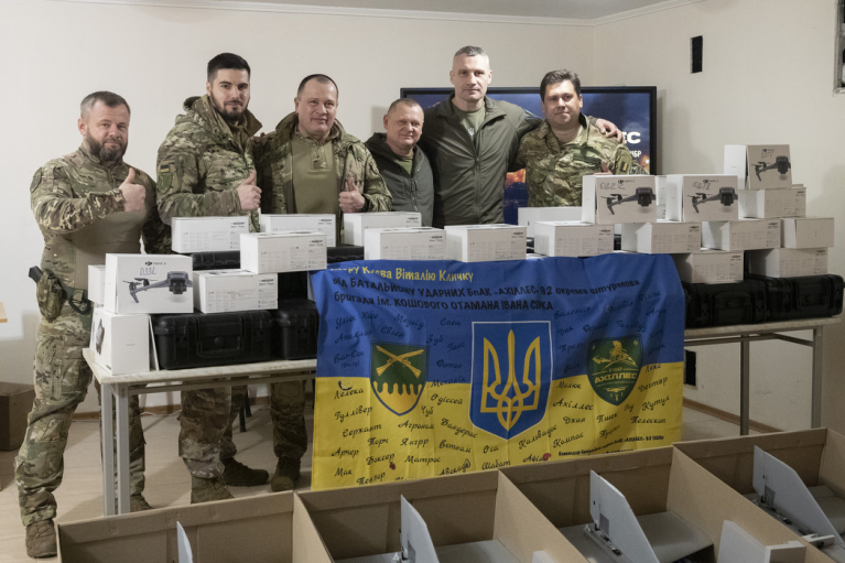 Кличко посетил защитников Волчанска и Купянска – привез дроны от столичной громады