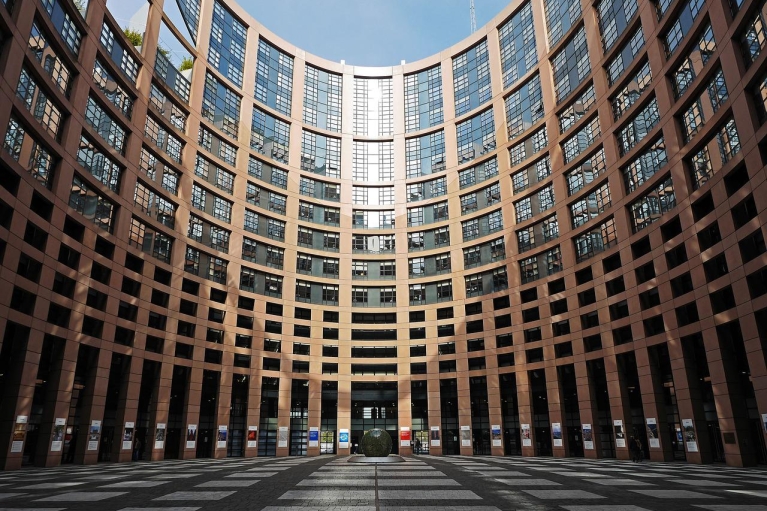Комитеты Европарламента поддержали выделение 50 млрд евро для Украины