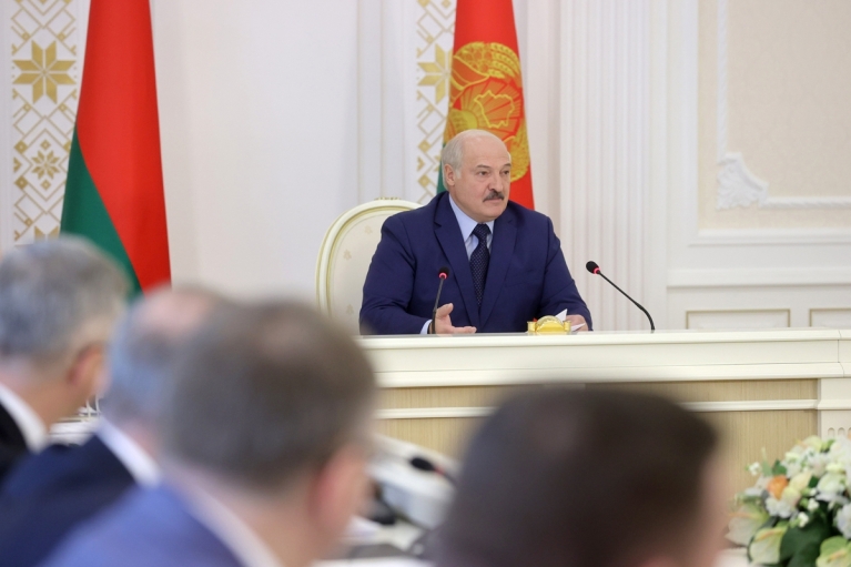 Почему Лукашенко боится вводить свои войска в Украину: версия британской разведки