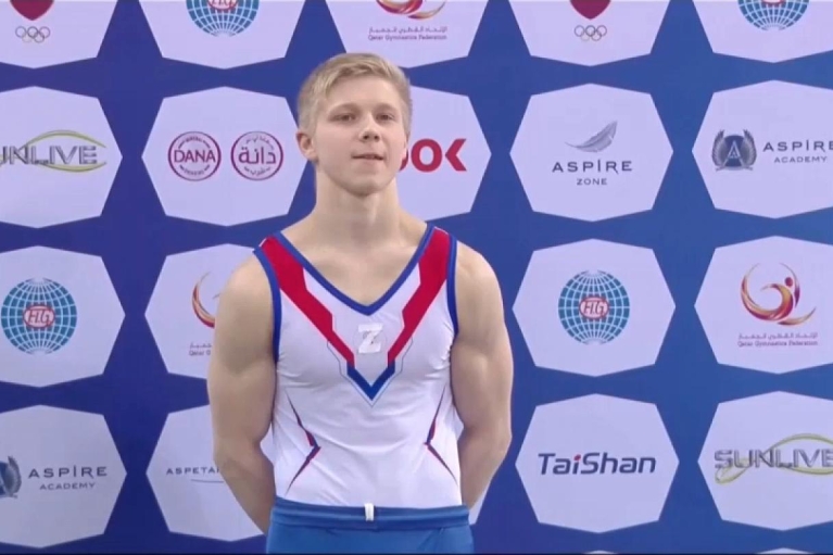 Має повернути медаль і призові: російського гімнаста дискваліфікували за букву Z на формі