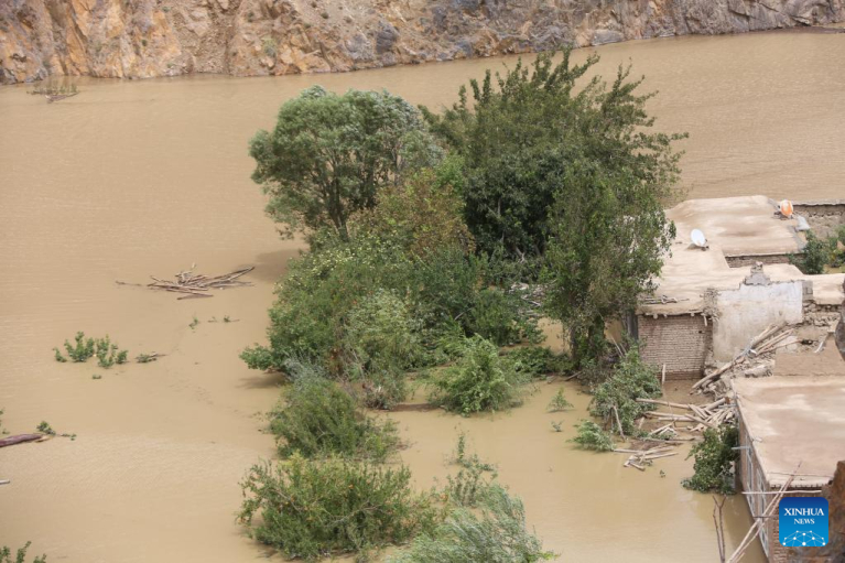 В Афганистане наводнение смыло десятки домов (ФОТО)