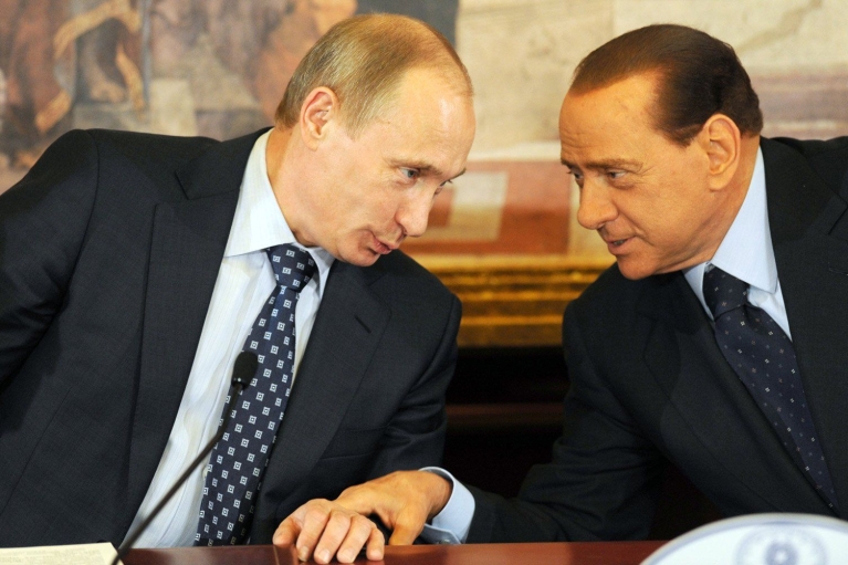 "Психологічна гомосексуальність": друг Берлускони розповів про відносини експрем'єра Італії з Путіним