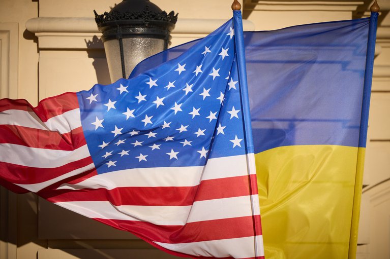 Сенат США принял законопроект о помощи Украине на 60 миллиардов долларов