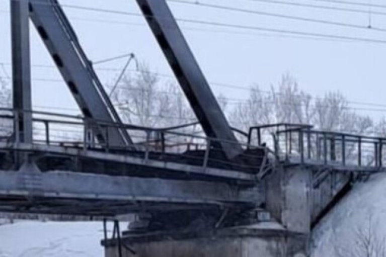 У Самарській області прогриміли вибухи: ГУР підтвердив знищення залізничного мосту