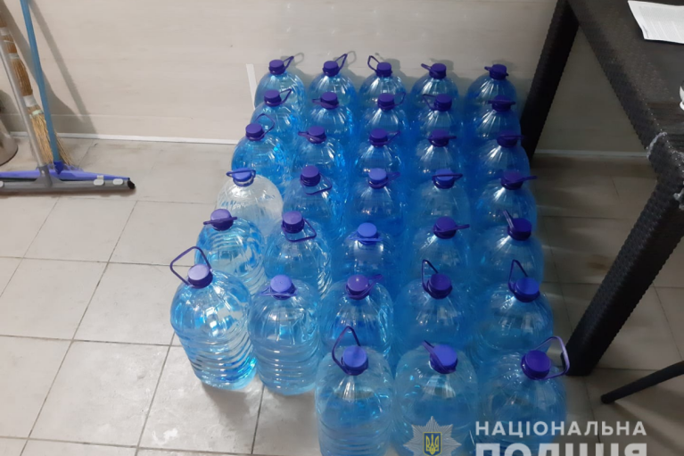 Харьковская полиция изъяла почти 1000 литров алкоголя с поддельными акцизными марками (ФОТО)