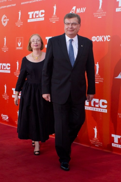 Костянтин Грищенко з дружиною Наталією на червоній доріжці Одеського кінофестивалю