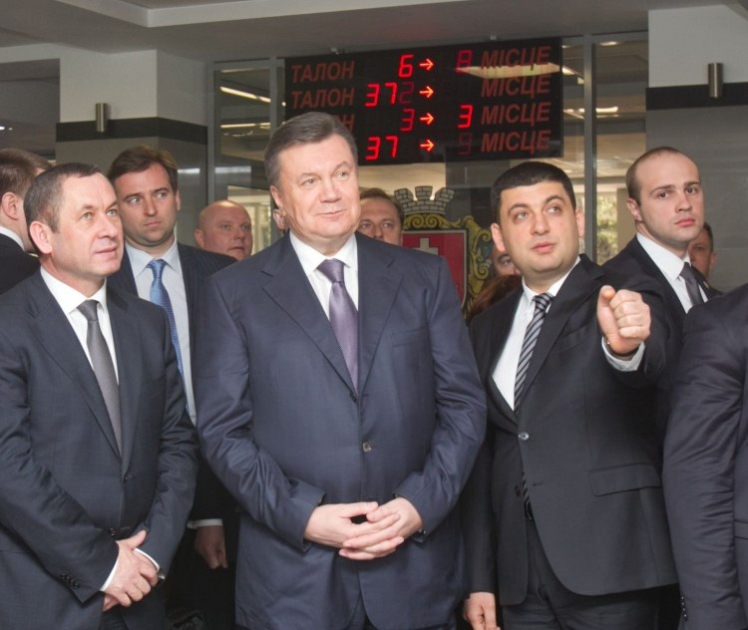 Мэр Винницы Владимир Гройсман (второй справа) и Президент Украины Виктор Янукович,2013 г.