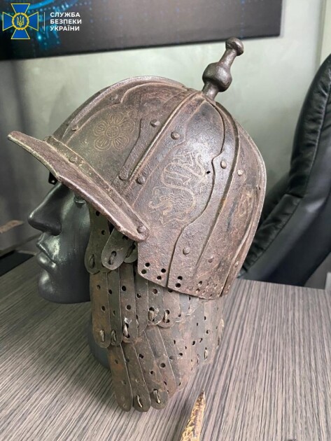 Старинный шлем