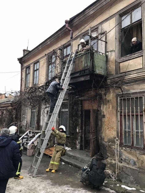 В Одессе произошло обрушение лестничной клетки в жилом доме