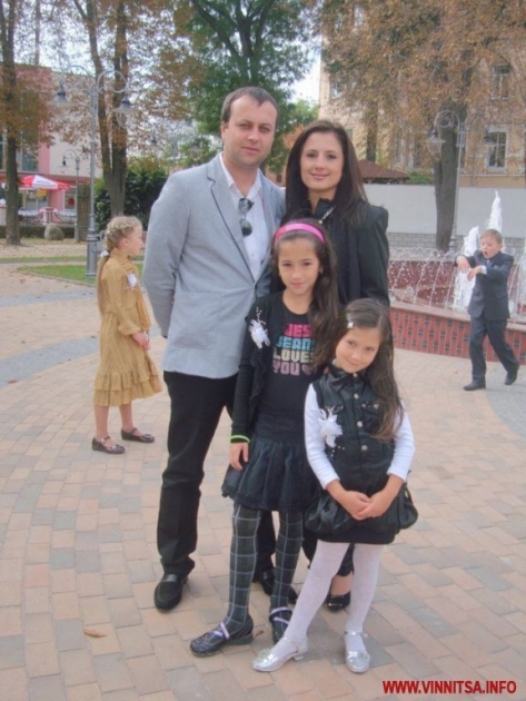 Ірина Борзова з чоловіком Сергієм і доньками