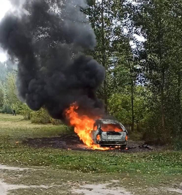 Сгоревшая машина
