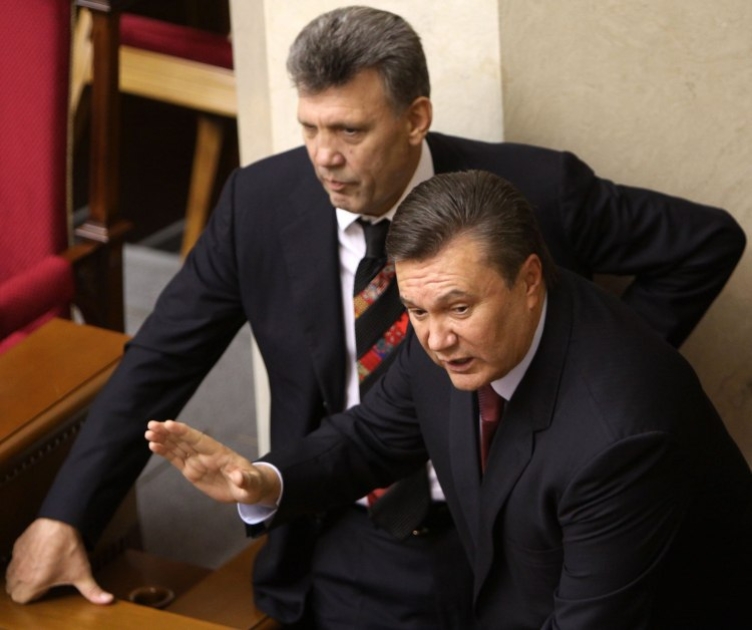 Лидер Партии регионов Виктор Янукович и депутат от Партии регионов Сергей Кивалов