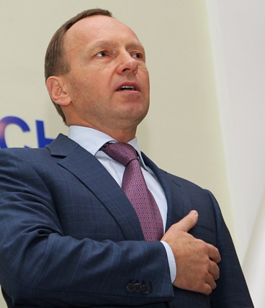 Мер Чернігова Владислав Атрошенко під час засідання Чернігівської міської ради