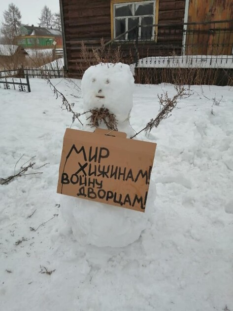 Пикет снеговиков в России