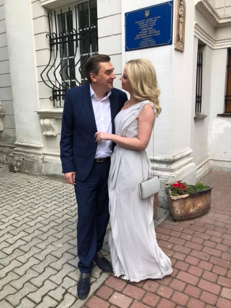 Дмитрий Добродомов и Анна Малкина во время свадьбы